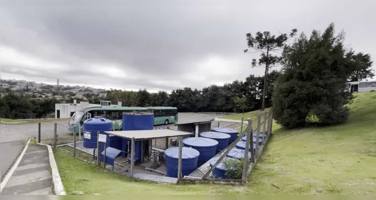 VCG reutiliza água da chuva para lavar seus ônibus.