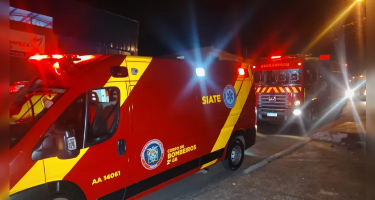 Corpo de Bombeiros foi acionado para resgatar vítimas enclausuradas.