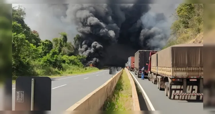 Motorista resgatado de incêndio na BR-376 morre no hospital
