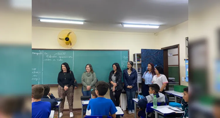 Os alunos realizaram homenagens à figura, recitando uma poesia aos familiares do educador que estavam presentes na escola.