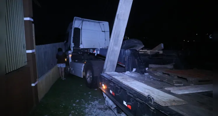 Acidente aconteceu na noite desta terça-feira, no Parque Nossa Senhora das Graças