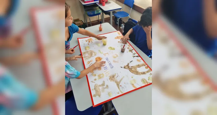 Uma das principais atividades realizadas pela turma foi a realização de desenhos rupestres feitos com tintas confeccionadas em sala de aula.