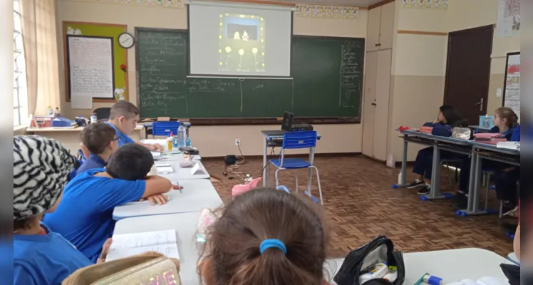 Vídeos sobre a temática também foram transmitidos em sala de aula.