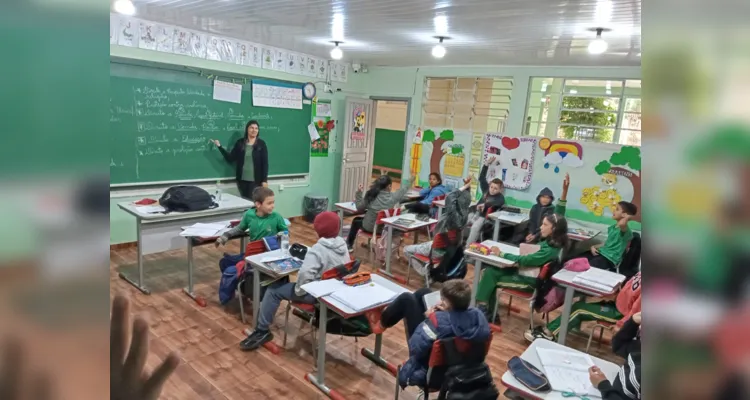 A turma também realizou a proposta de debate sugerida na videoaula do projeto Vamos Ler.