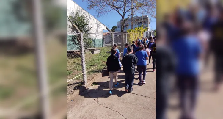 A proposta teve início em sala de aula, com a medição de materiais escolares e outros objetos. Na sequência os alunos mediram espaços e locais da escola.