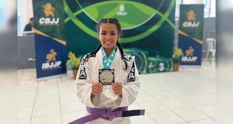 Em sua carreira ela já foi campeã sul-americana, vice-campeã brasileira e campeã paranaense de Jiu-jitsu.