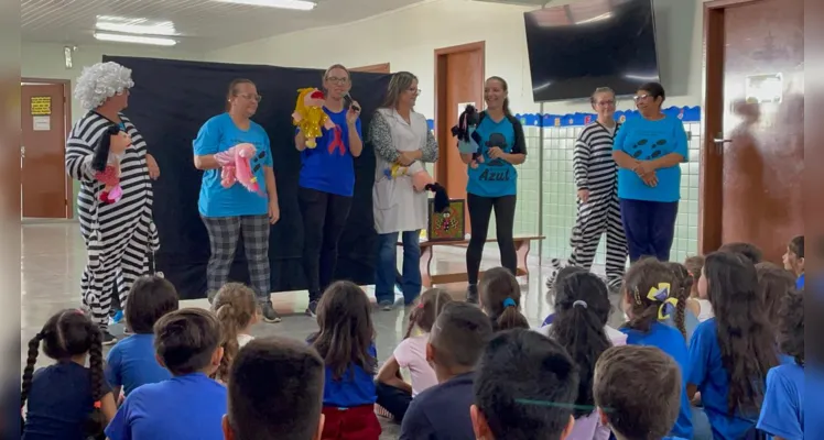 Um teatro organizado pelas agentes comunitárias de saúde do bairro encerrou as atividades.