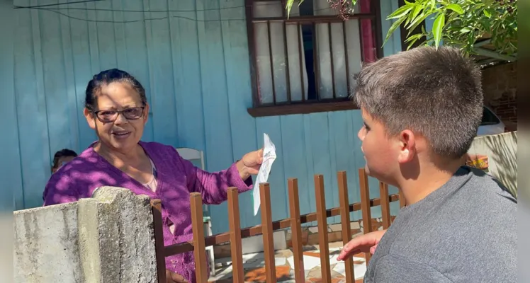 Uma saída a campo, nas redondezas da escola, também foi realizada pelos alunos.