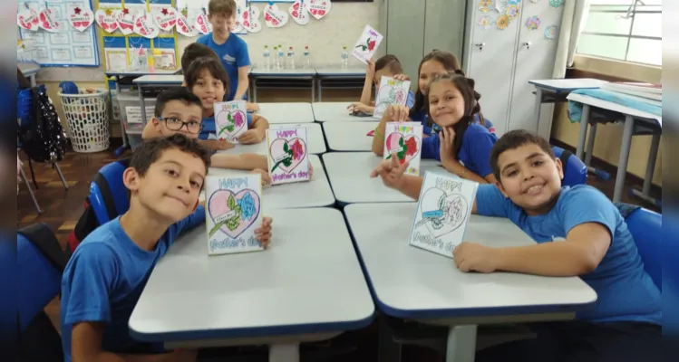 A turma confeccionou cartazes, folders, cartões, jograis e preparou apresentações musicais.