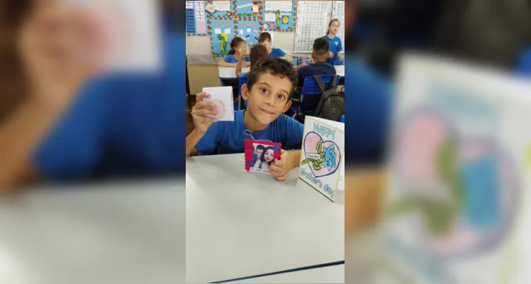 A turma confeccionou cartazes, folders, cartões, jograis e preparou apresentações musicais.