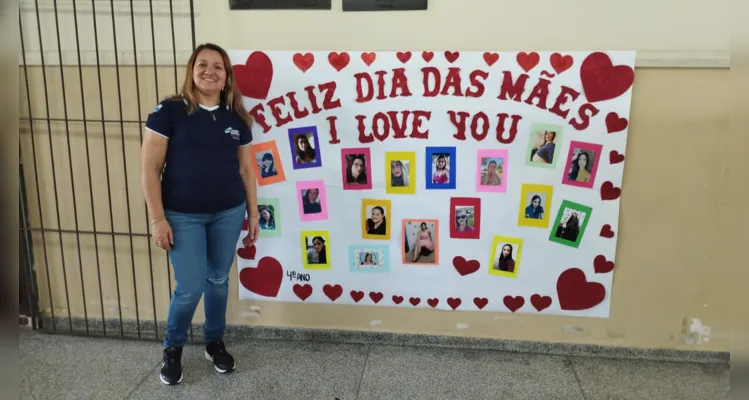 A turma confeccionou cartazes, folders, cartões, jograis e preparou apresentações musicais.