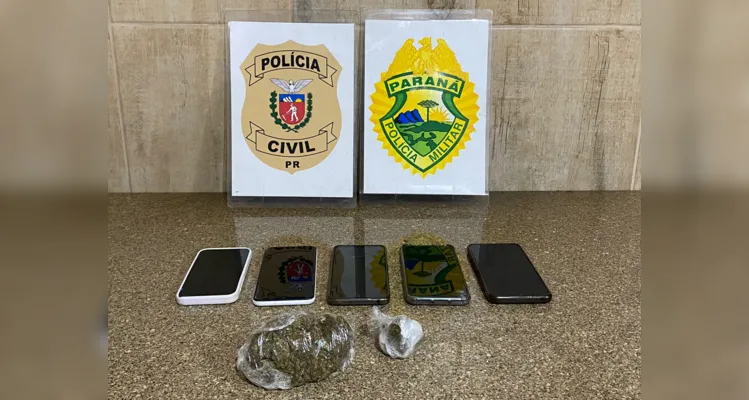 Com a dupla foi encontrada cerca quantia de maconha