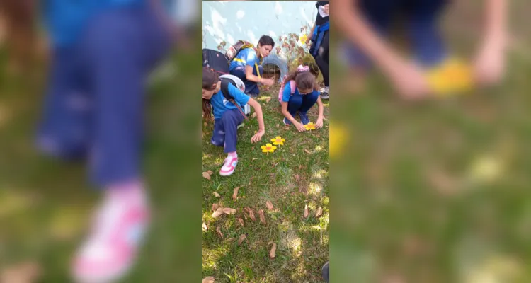 Entre as atividades propostas, os alunos confeccionaram flores, símbolo da campanha, braceletes e bandeirinhas.