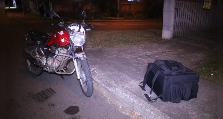 Motociclista de 22 anos teve machucados e foi levado para a UPA Santana.