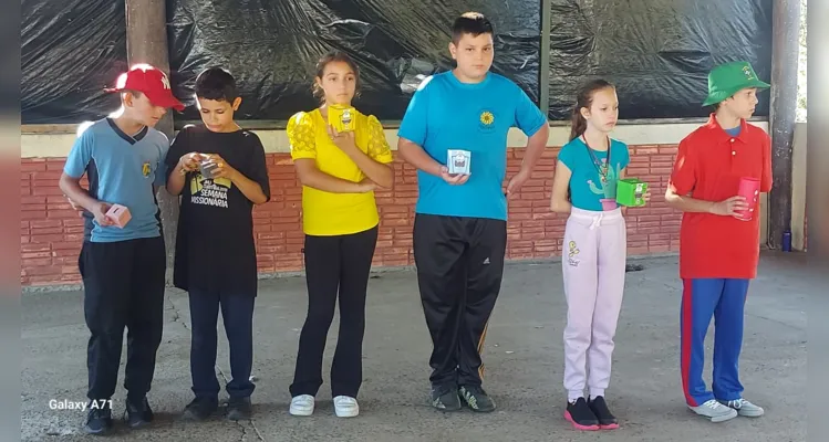 Após realizarem os estudos em sala, a turma realizou uma apresentação para os demais alunos da escola.