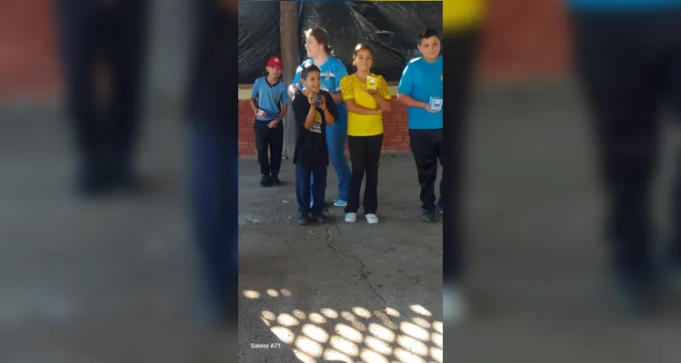 Após realizarem os estudos em sala, a turma realizou uma apresentação para os demais alunos da escola.