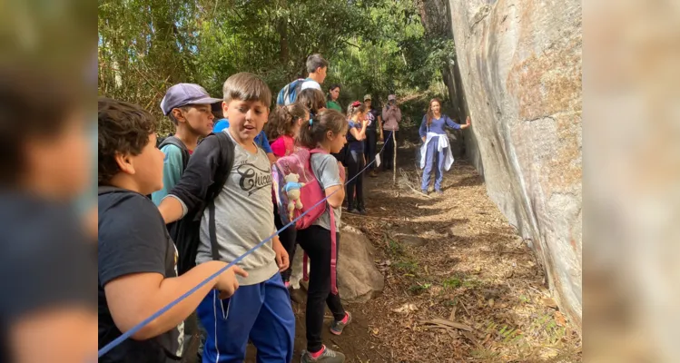 Educandos puderam percorrer um pouco da história no local.