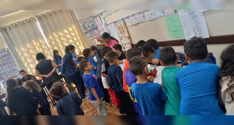 Como encerramento, os alunos apresentaram seus trabalhos em uma feira de ciências organizada na escola.