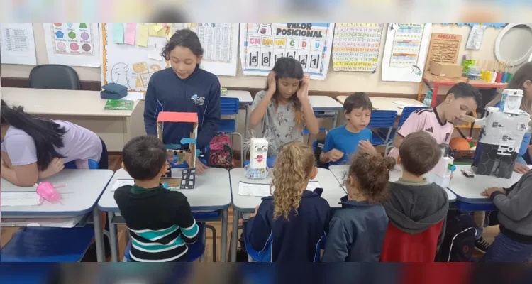 Como encerramento, os alunos apresentaram seus trabalhos em uma feira de ciências organizada na escola.