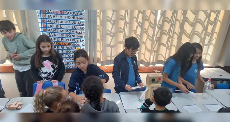 Como encerramento, os alunos apresentaram seus trabalhos em uma feira de ciências organizada na escola.