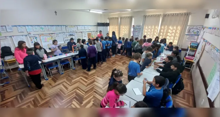 Como encerramento, os alunos apresentaram seus trabalhos em uma feira de ciências organizada na escola.