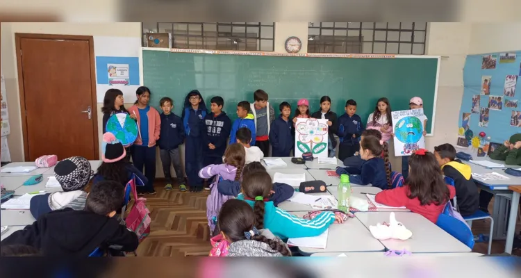 Como encerramento, os alunos apresentaram seus trabalhos em uma feira de ciências organizada na escola.