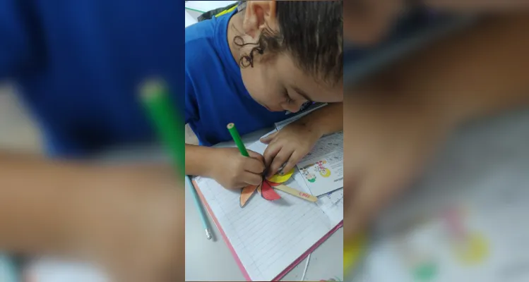 Uma das principais atividades foi a confecção de cataventos pelos alunos.