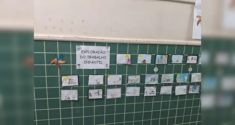 Um mural com desenhos sobre a temática também foi preparado.