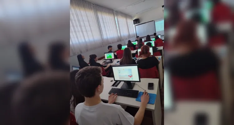 Através das atividades, os alunos seguem trabalhando suas noções de programação.