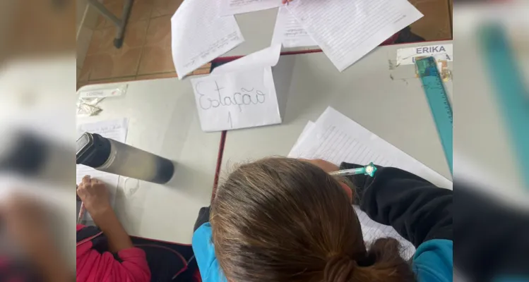 Uma das tarefas dos alunos foi desenvolver situações problema com a operação matemática destinada ao grupo.