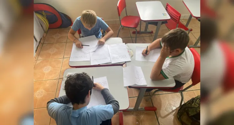 Uma das tarefas dos alunos foi desenvolver situações problema com a operação matemática destinada ao grupo.