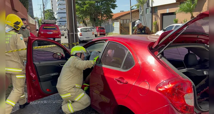 Capotamento bloqueia rua Dr. Paula Xavier nesta quarta em PG