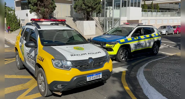 Capotamento bloqueia rua Dr. Paula Xavier nesta quarta em PG