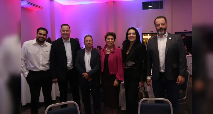 Além da prefeita, o momento de celebração contou com a presença do diretor mexicano da Envase, do secretário municipal de Indústria, Comércio e Qualificação Profissional, além de autoridades e secretários municipais.