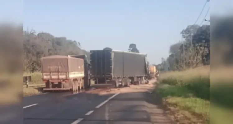 Caminhões se envolvem em acidente no 'Vendrami' em PG