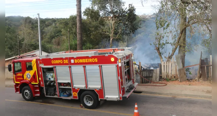 Residência foi tomada pelas chamas