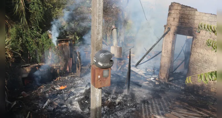 Residência foi tomada pelas chamas