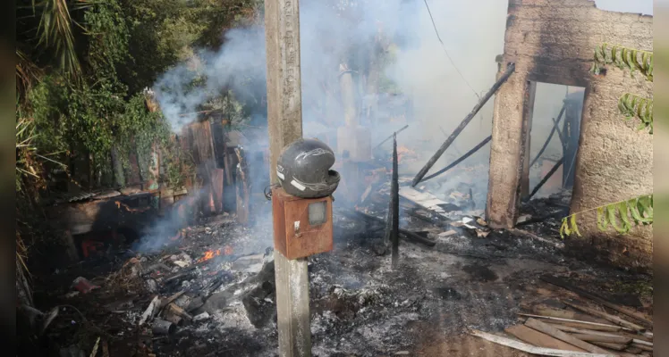 Residência foi tomada pelas chamas