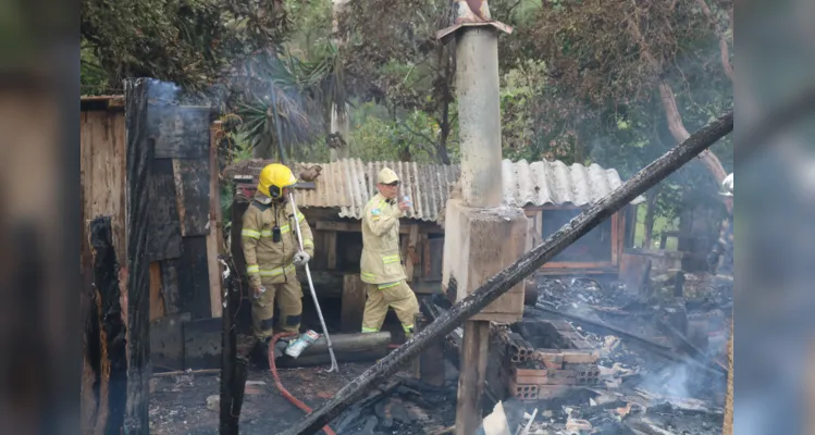 Residência foi tomada pelas chamas