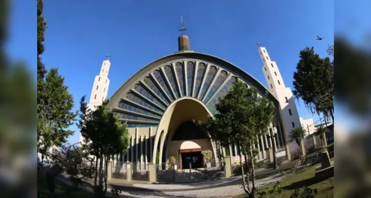 As chuvas dos últimos dias atrapalharam o cronograma das obras de restauro da cúpula da Paróquia/Catedral Sant’Ana.