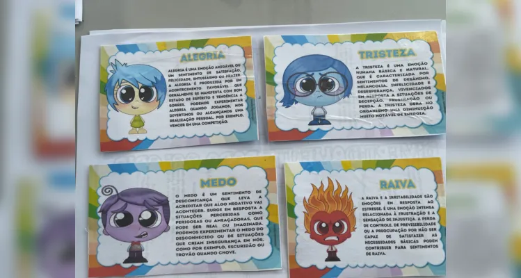 A tabela dos sentimentos também foi trabalhada com a turma, onde os alunos deveriam responder a perguntas com sentimentos.