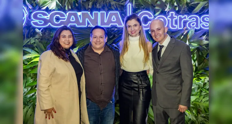 Larissa, este colunista, Valeria Locatelli e Maxilane Susstrunk.