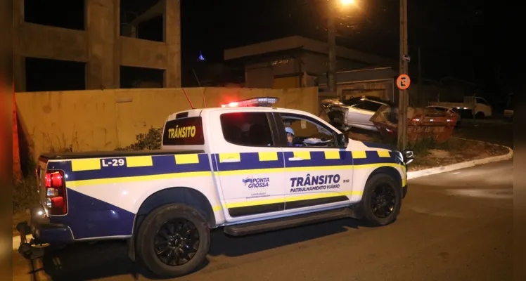 Colisão aconteceu no bairro de Uvaranas, na noite desta quarta-feira