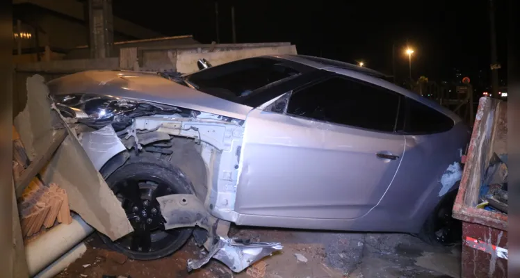 Colisão aconteceu no bairro de Uvaranas, na noite desta quarta-feira