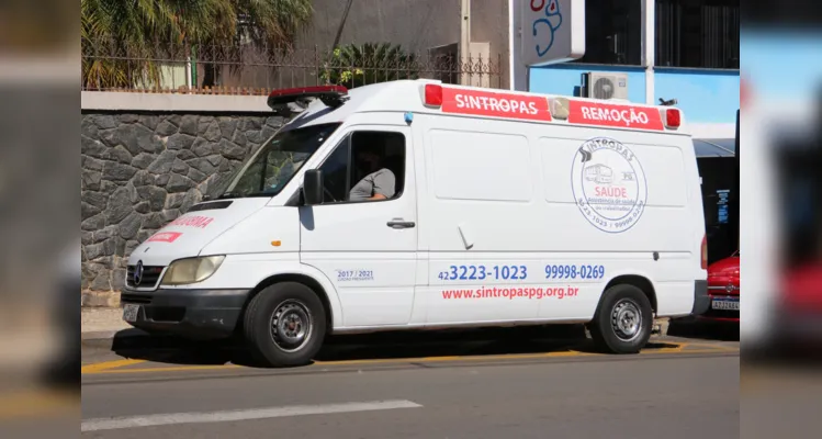 Ambulância transporta associados e familiares