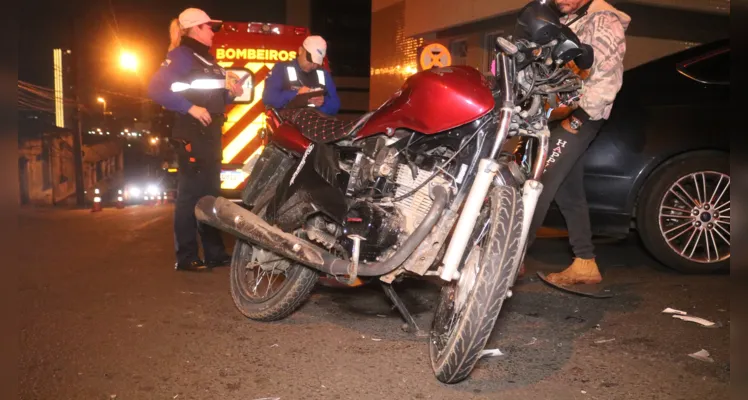 Colisão envolveu uma motocicleta e um automóvel