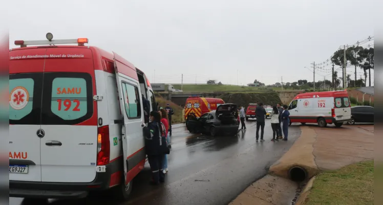 Dos quatro ocupantes dos carros, o condutor do Palio e uma passageira do Celta ficaram feridos