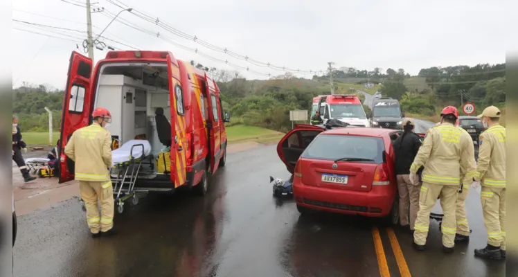 Dos quatro ocupantes dos carros, o condutor do Palio e uma passageira do Celta ficaram feridos