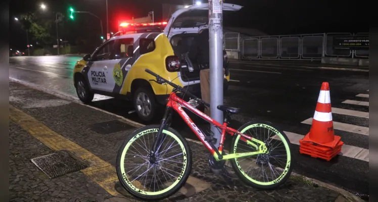 Adolescente que estava em uma bicicleta ficou ferido