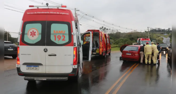 Dos quatro ocupantes dos carros, o condutor do Palio e uma passageira do Celta ficaram feridos